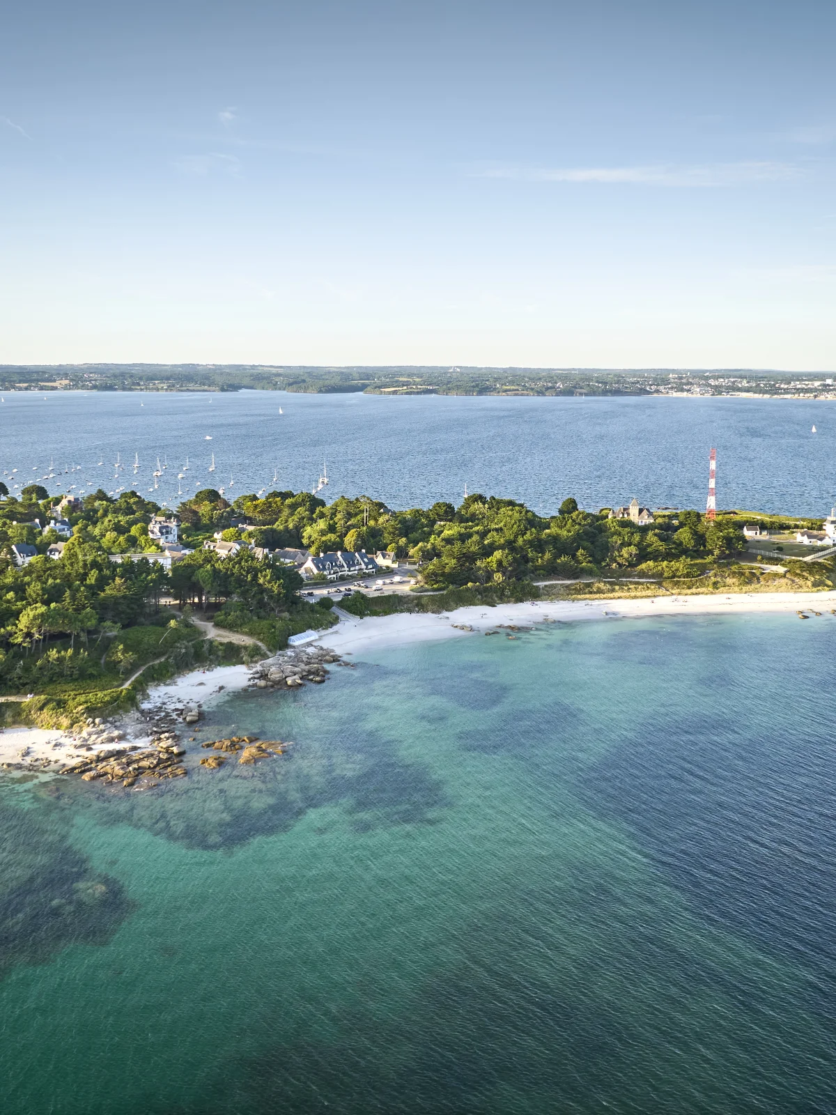 Cap Coz vue aérienne drone - eaux turquoise baie de la Forêt Fouesnant
