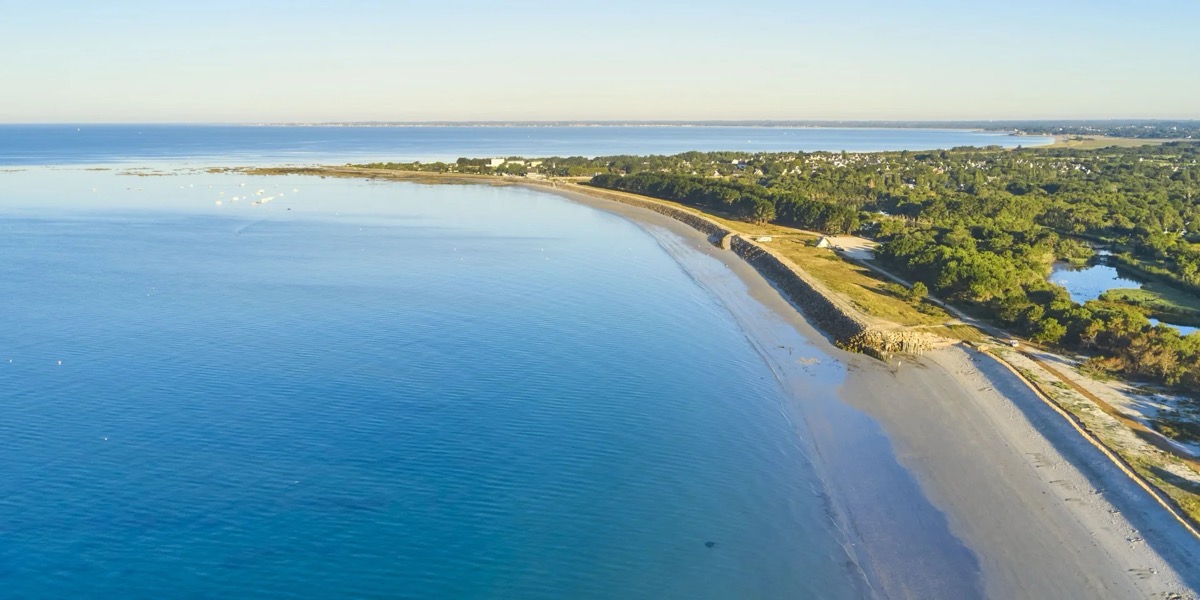 Pointe de Mousterlin Fouesnant - vue aérienne drone plage sauvage et dunes