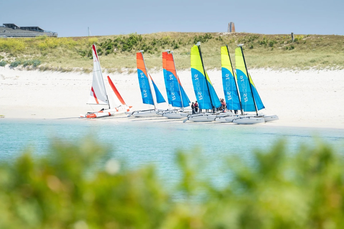 Glénan - voiliers et eau cristalline dans l'archipel