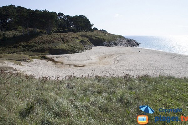 Rochers et criques de la plage de Tahiti, idéal pour le snorkeling