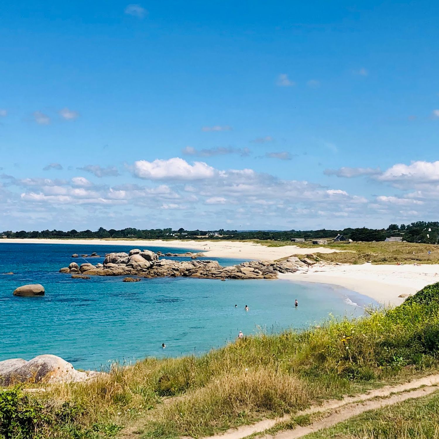 Plage de la Baleine à Trévignon vue du ciel, sable blanc et eaux turquoise