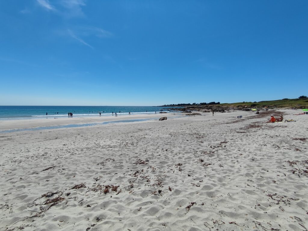 Plage de Don sable blanc en été, Trégunc Finistère