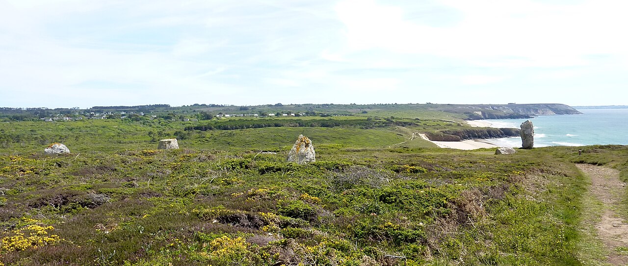 Menhirs de Lostmarc'h, alignement mégalithique à Crozon