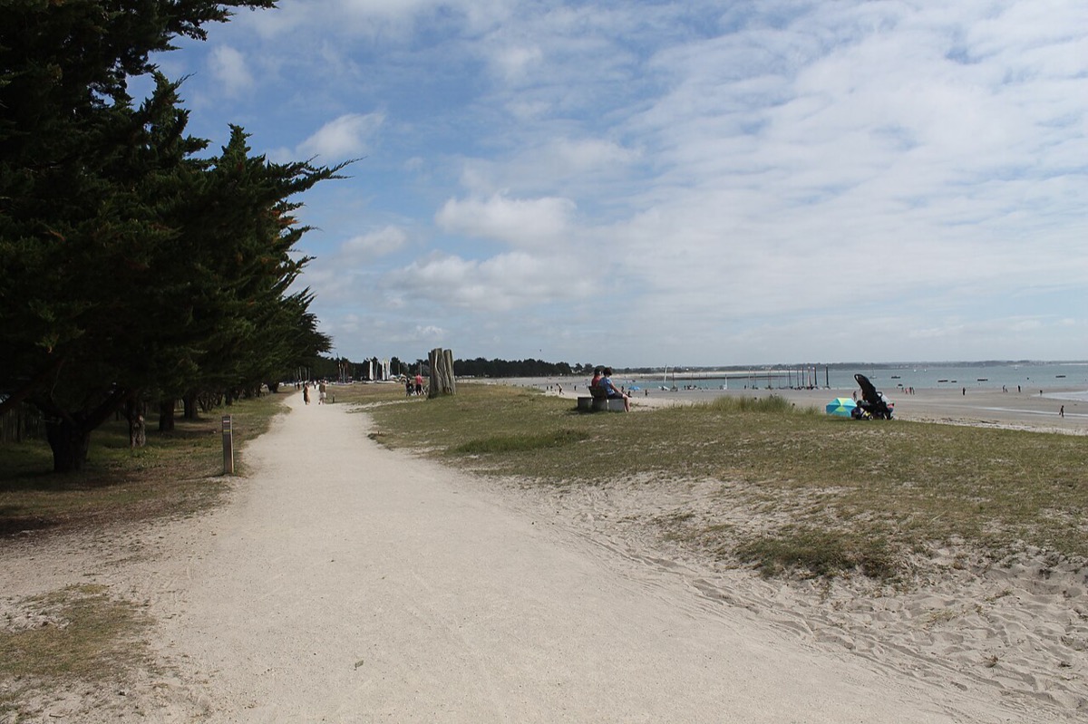 Vue sur la plage du Sillon à Île-Tudy depuis les dunes
