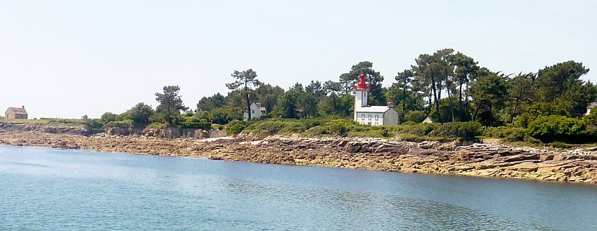 Pointe de Combrit vue depuis l'Odet en bateau
